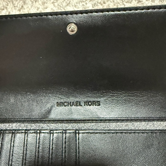 NWT Michael Kors Jet Set Travel Large Quilted Tri-Fold Wallet in Black - Picture 7 of 11